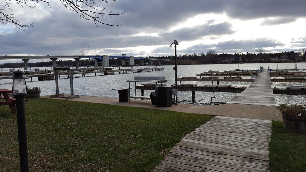 Snug Harbor Inn Sturgeon Bay Exterior foto