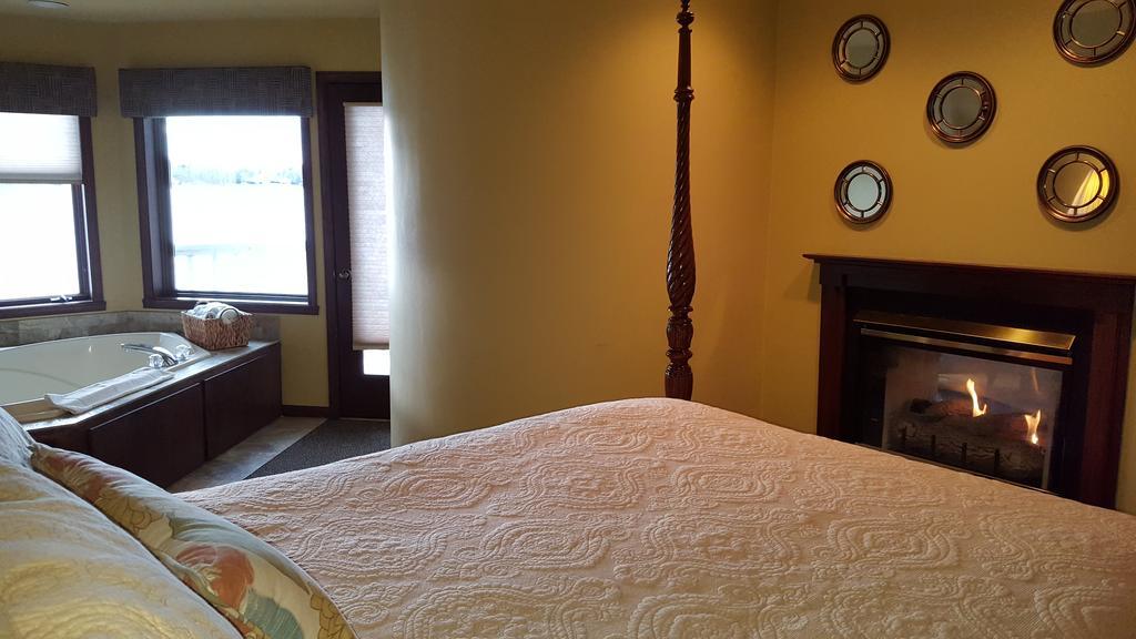 Snug Harbor Inn Sturgeon Bay Exterior foto