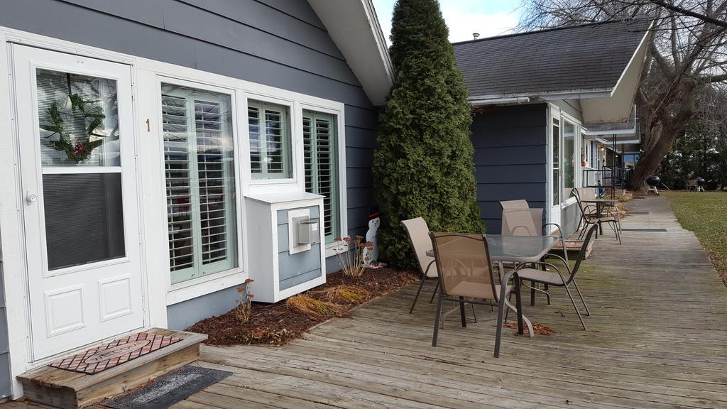Snug Harbor Inn Sturgeon Bay Exterior foto