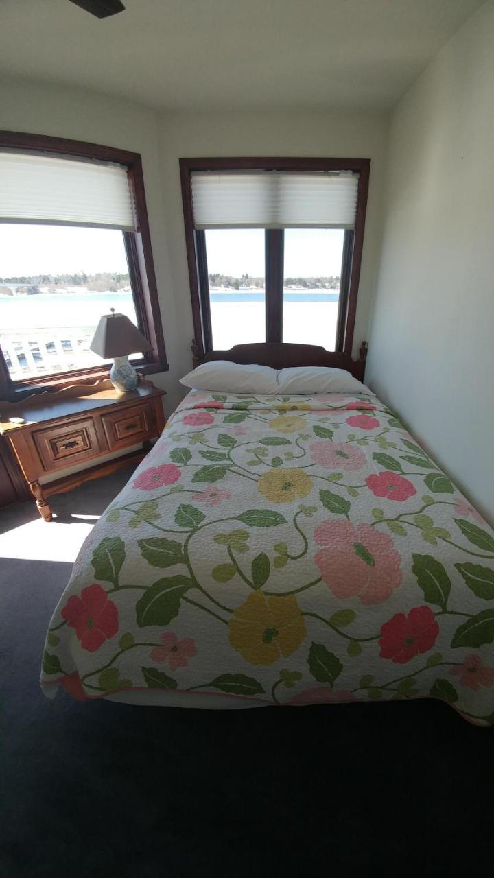 Snug Harbor Inn Sturgeon Bay Exterior foto
