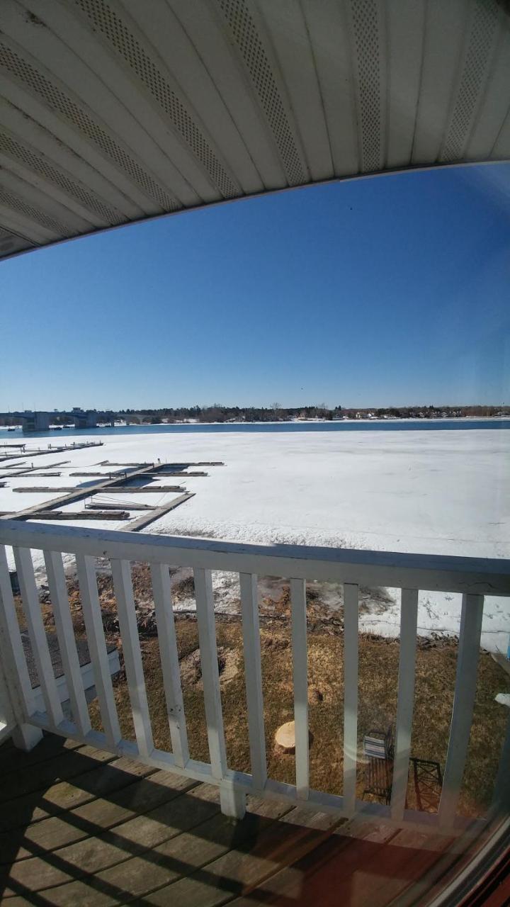 Snug Harbor Inn Sturgeon Bay Exterior foto