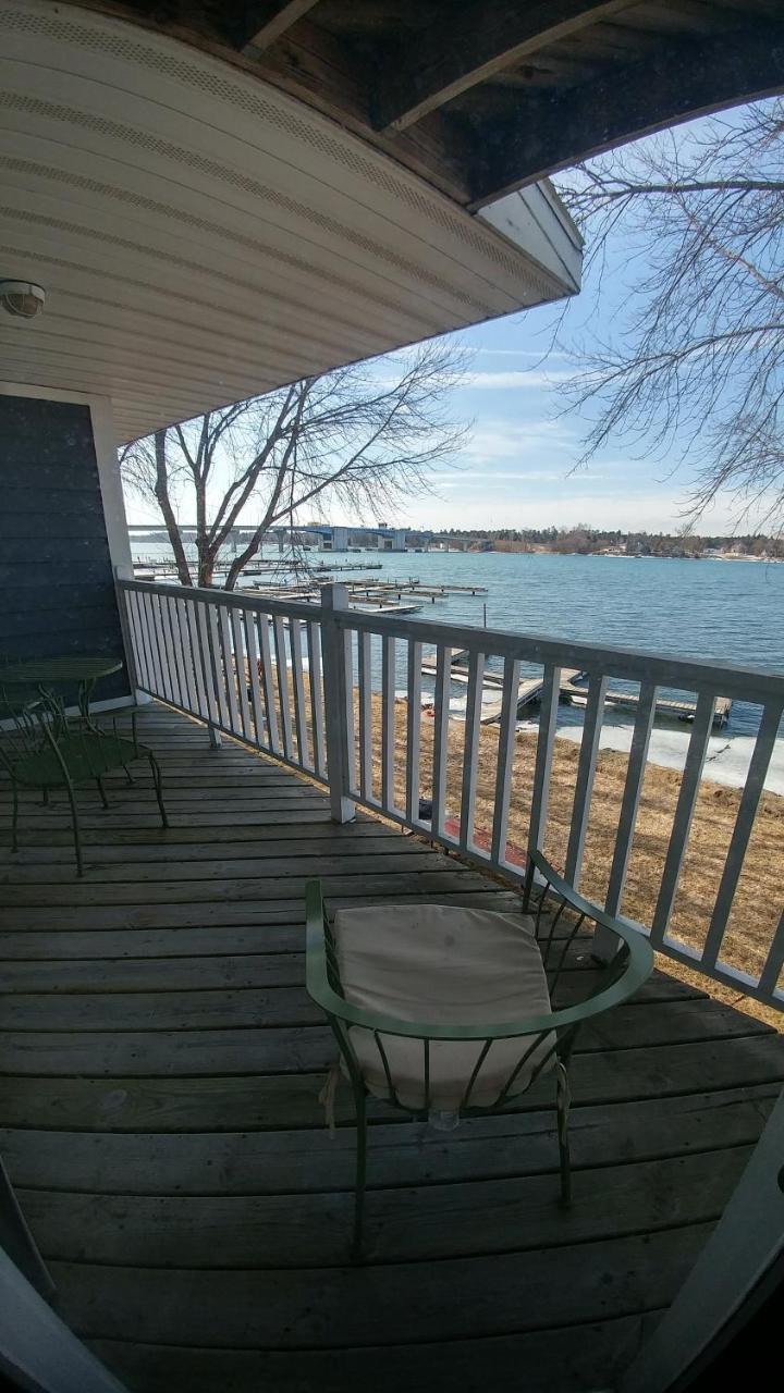Snug Harbor Inn Sturgeon Bay Exterior foto