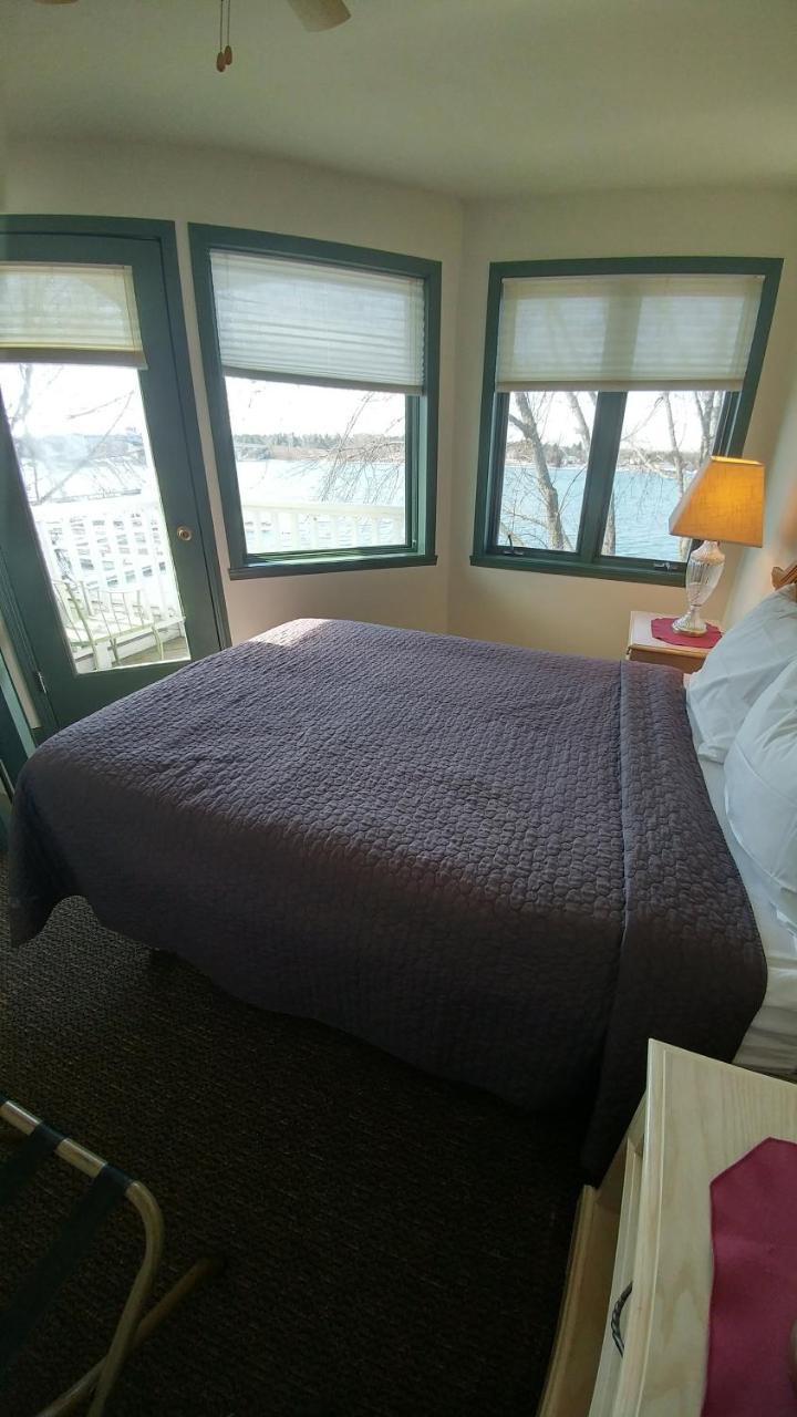 Snug Harbor Inn Sturgeon Bay Exterior foto