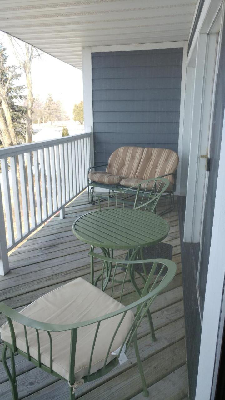 Snug Harbor Inn Sturgeon Bay Exterior foto