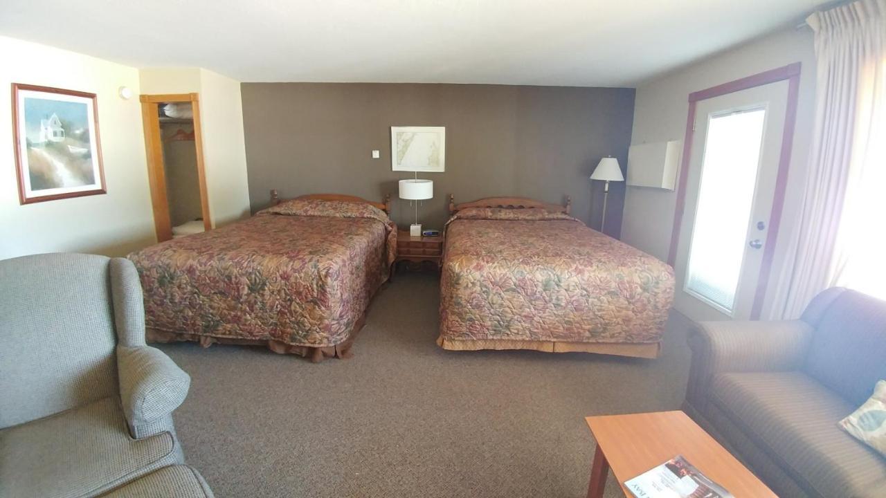 Snug Harbor Inn Sturgeon Bay Exterior foto